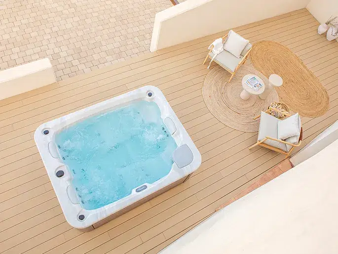 Wanny z hydromasażem i baseny z przeciwprądem Aquavia Spa to: